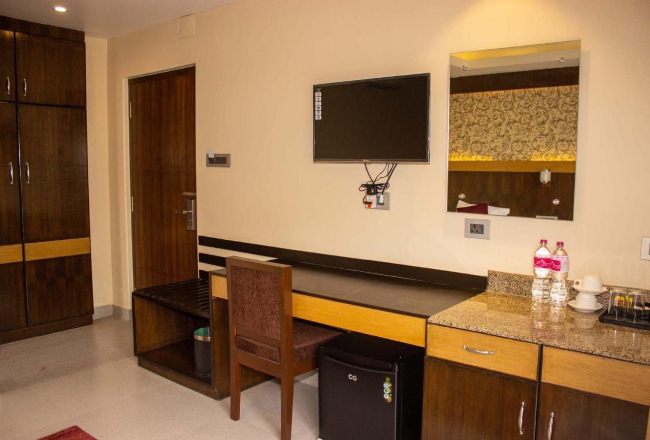 Hotel Silverline Pokhara Dış mekan fotoğraf