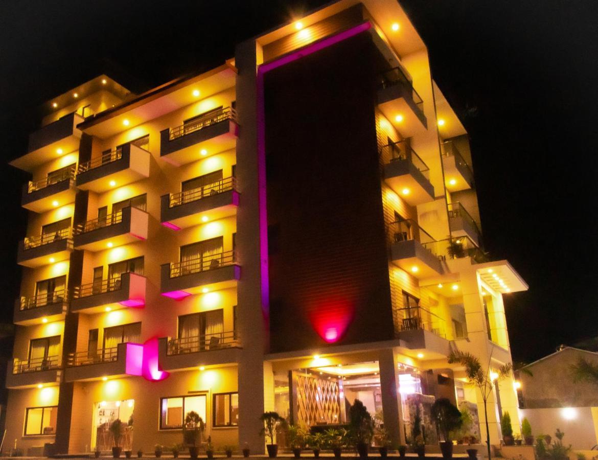 Hotel Silverline Pokhara Dış mekan fotoğraf